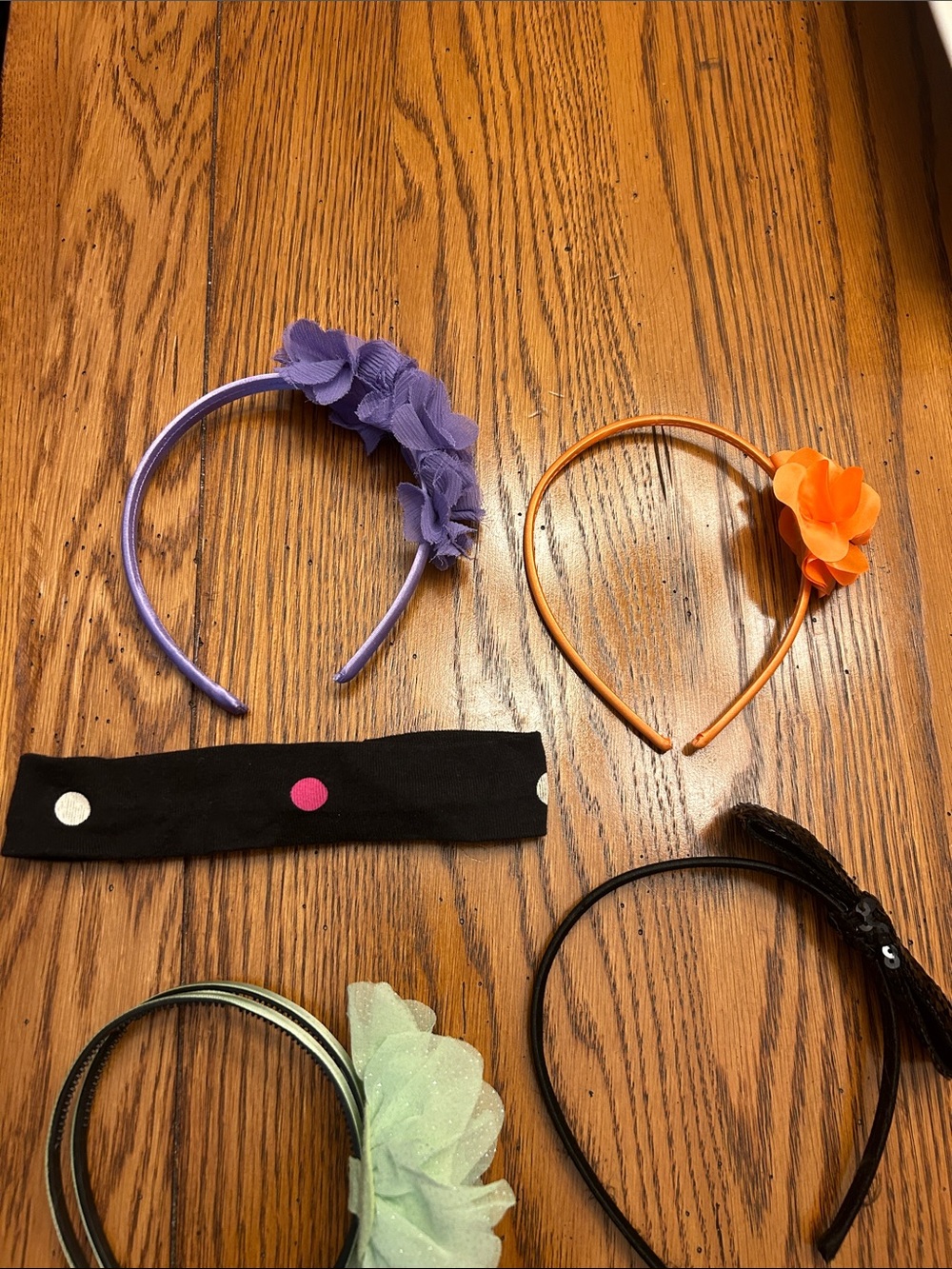 Assorted hair accessories - Picture 2 of 3